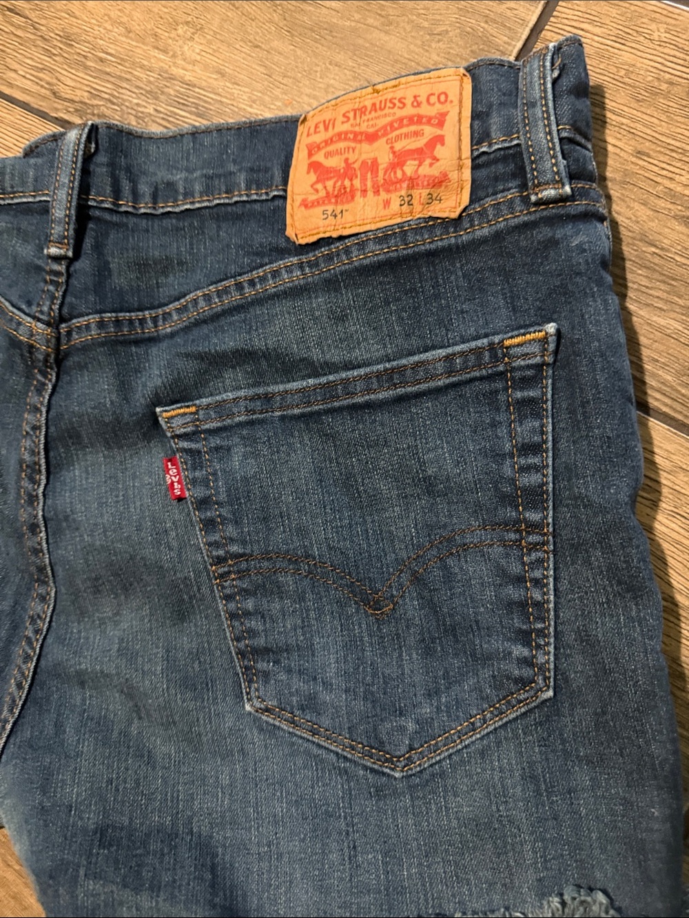 Women's Levi's 541 Denim 32 Cut Off Frayed Hem dark Vintage Wash Jean Shorts - Picture 2 of 7